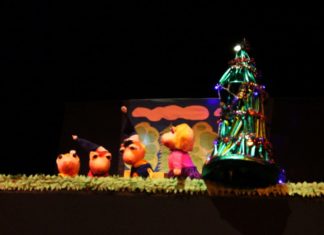 Los Tres Cerditos llevan la navidad al Teatro Xicohténcatl